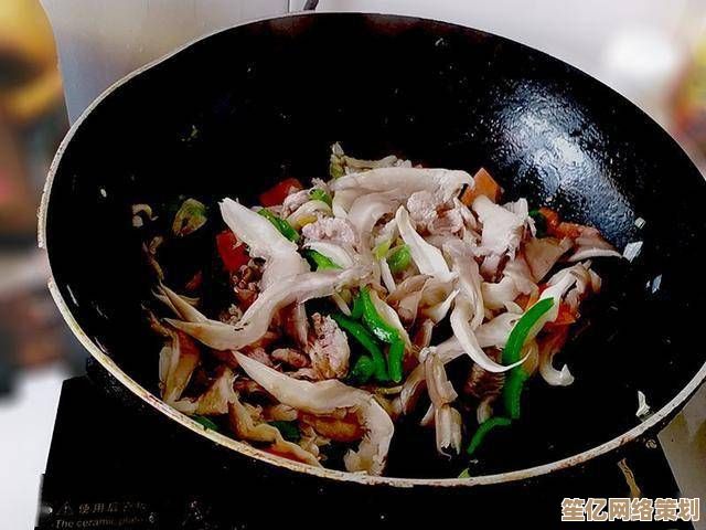 神角秘诀2025升级，蘑菇炒肉搭配成效翻倍，轻松制霸游戏战场！